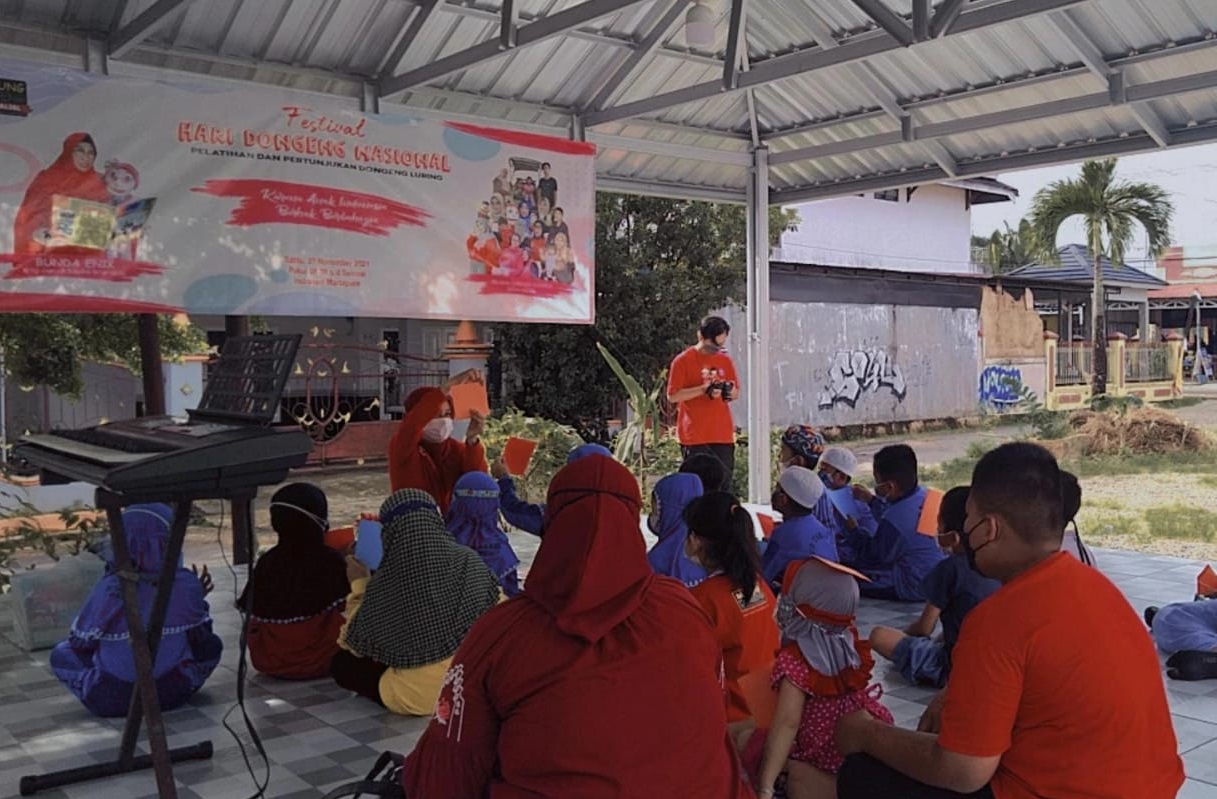 kegiatan pelatihan dan pertunjukan dongeng luring serentak seluruh indonesia